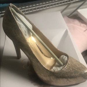 Jessica Simpson closed toe pumps
